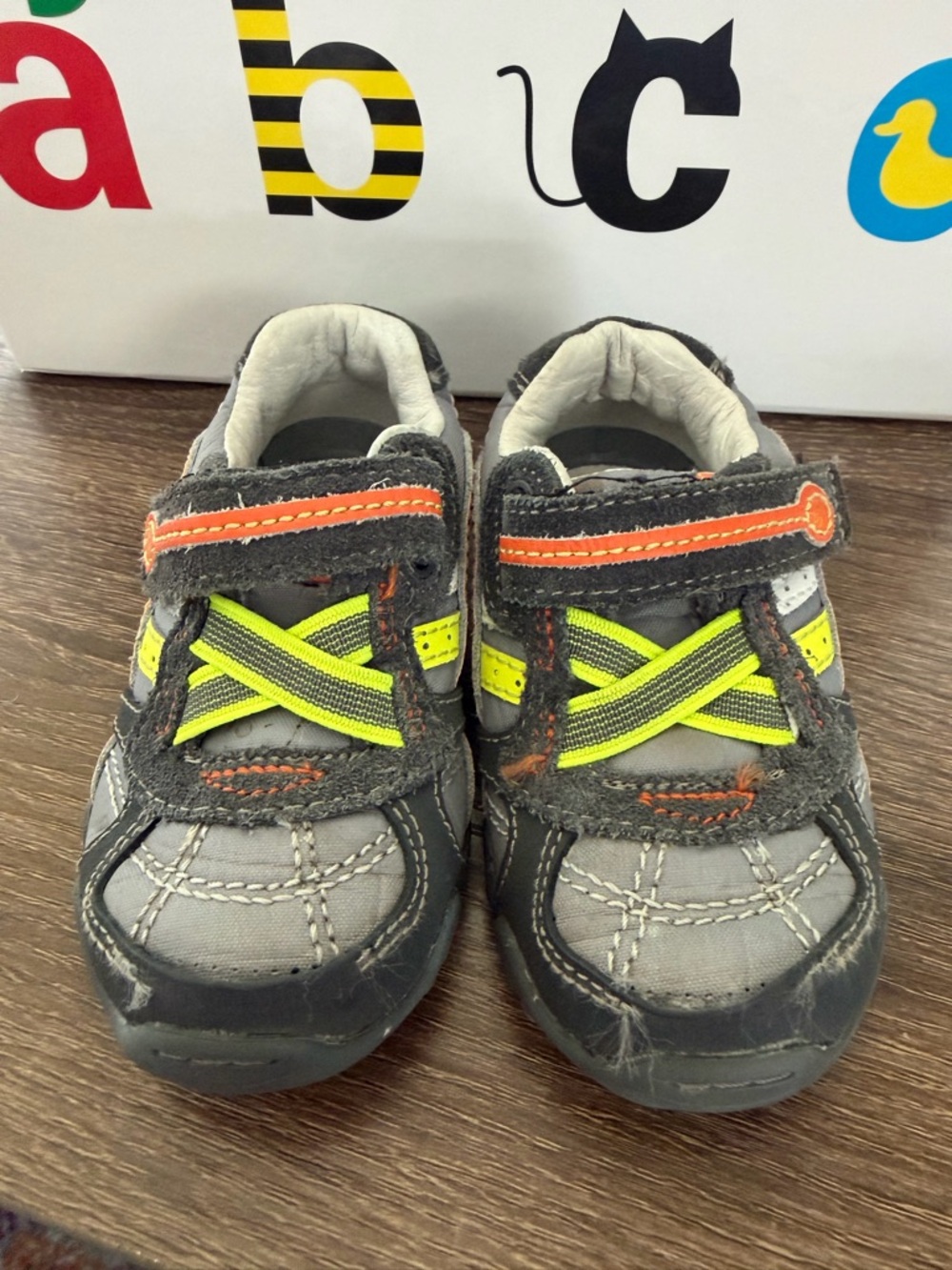 Stride Rite Gray, Orange and Neon Yellow Athletic Sneakers size 4.5
